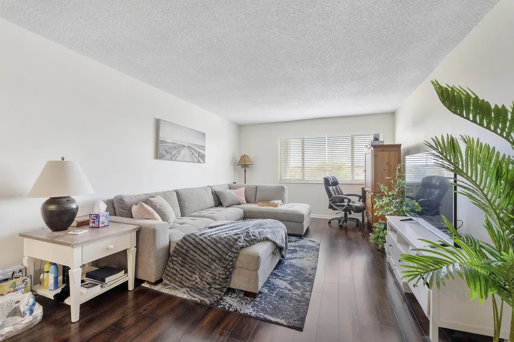 125 Shore Court North Palm Beach FL 33408