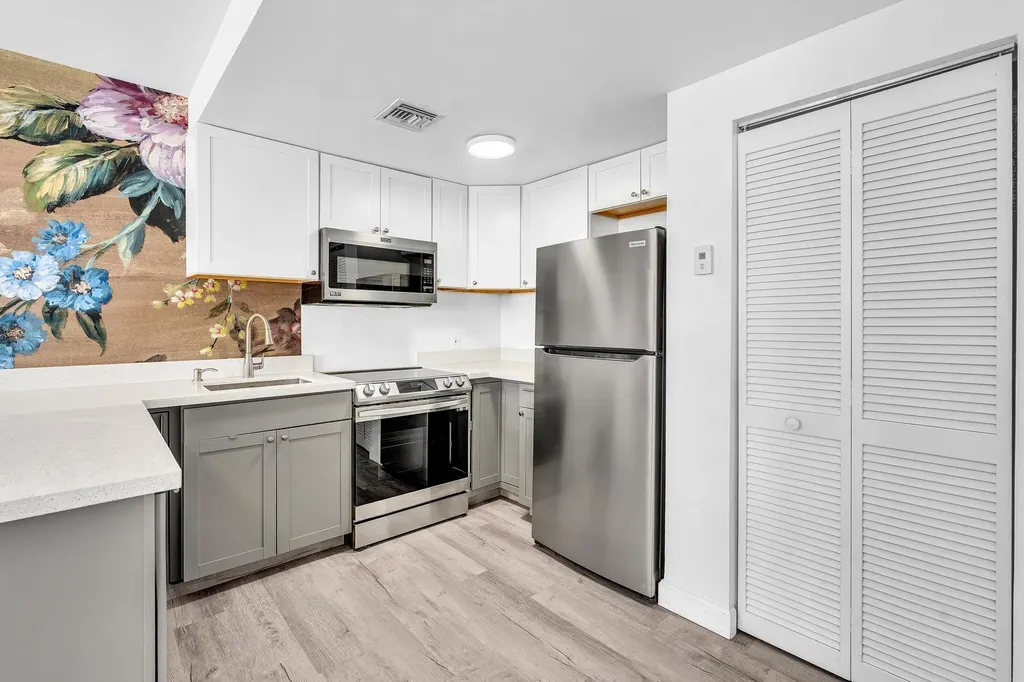 1460 Ocean Drive Miami Beach FL 33139