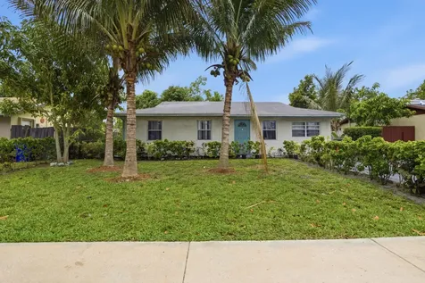 8230 SW 4th Place North Lauderdale FL 33068