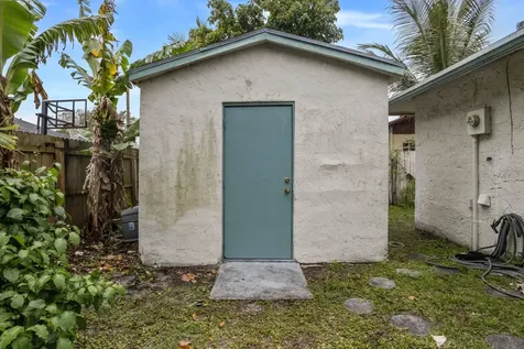 8230 SW 4th Place North Lauderdale FL 33068
