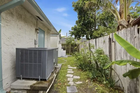 8230 SW 4th Place North Lauderdale FL 33068