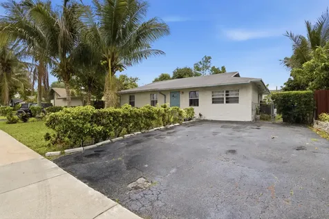 8230 SW 4th Place North Lauderdale FL 33068