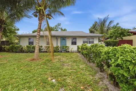 8230 SW 4th Place North Lauderdale FL 33068