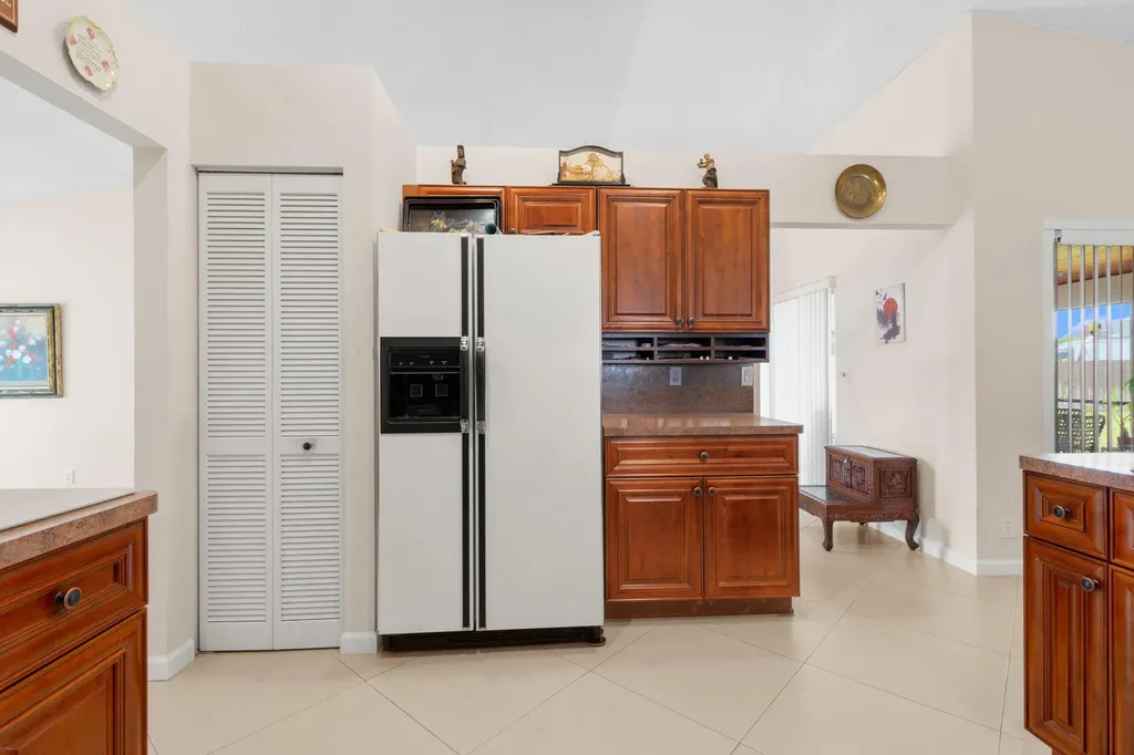 132 Kings Way Royal Palm Beach FL 33411
