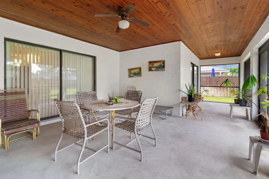 132 Kings Way Royal Palm Beach FL 33411