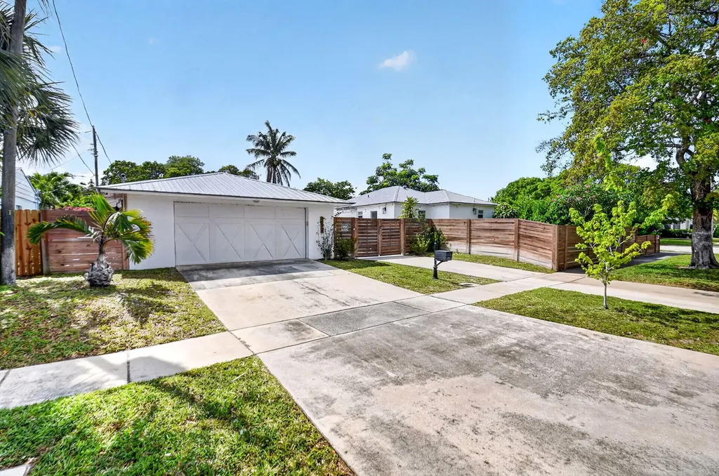 702 Forest Hill Boulevard West Palm Beach FL 33405