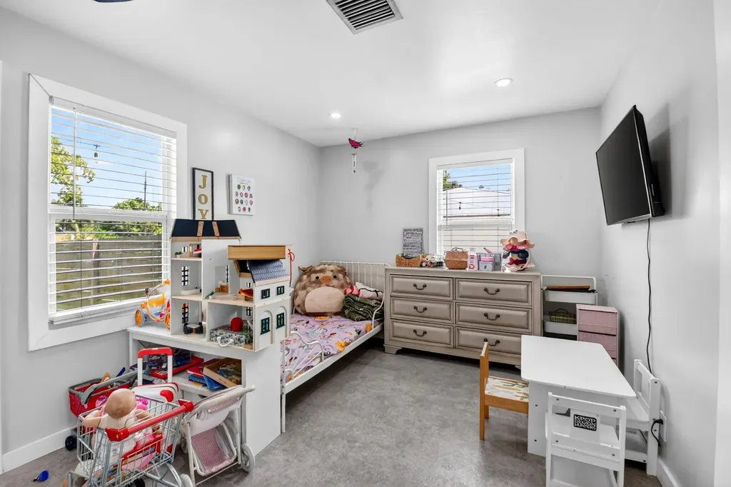 702 Forest Hill Boulevard West Palm Beach FL 33405