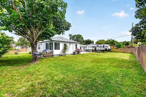 702 Forest Hill Boulevard West Palm Beach FL 33405