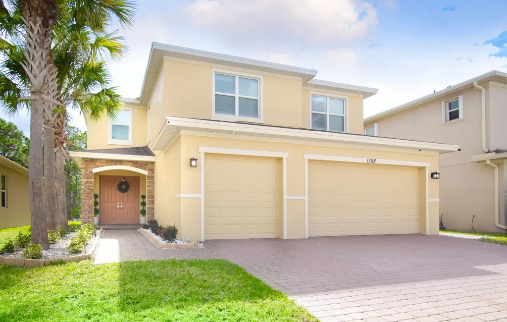 1188 NW Leonardo Circle Port St Lucie FL 34986