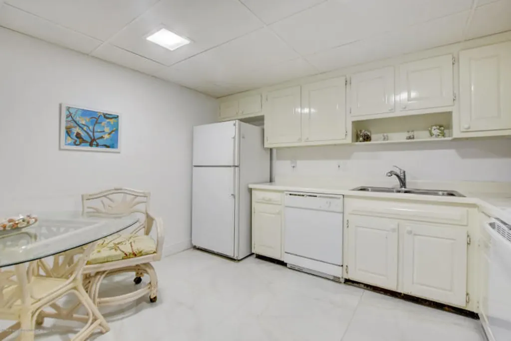 100 Worth Avenue Palm Beach FL 33480