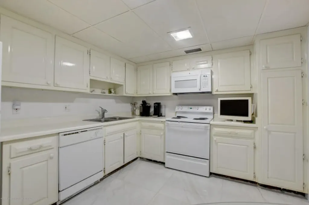 100 Worth Avenue Palm Beach FL 33480