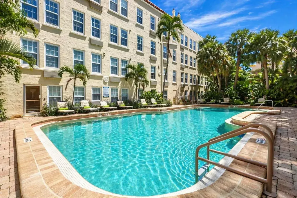 235 Sunrise Palm Beach FL 33480