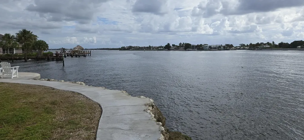 718 NE 12th Terrace Boynton Beach FL 33435