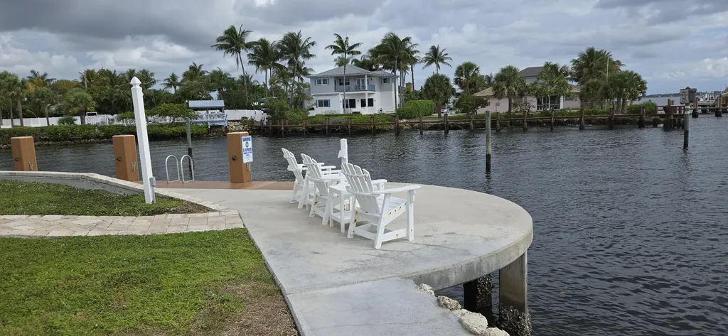 718 NE 12th Terrace Boynton Beach FL 33435