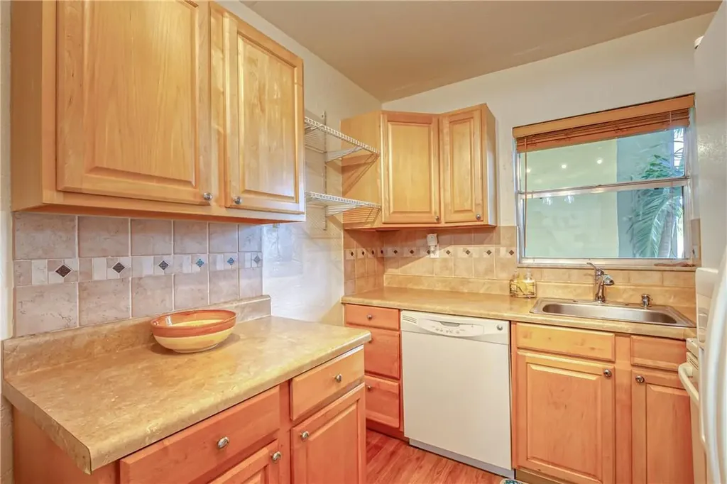 2400 NE 10th Street Pompano Beach FL 33062
