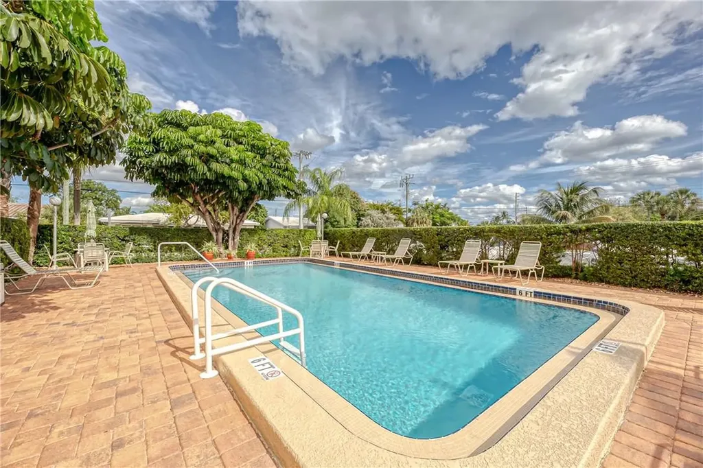 2400 NE 10th Street Pompano Beach FL 33062