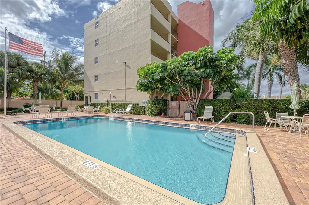 2400 NE 10th Street Pompano Beach FL 33062