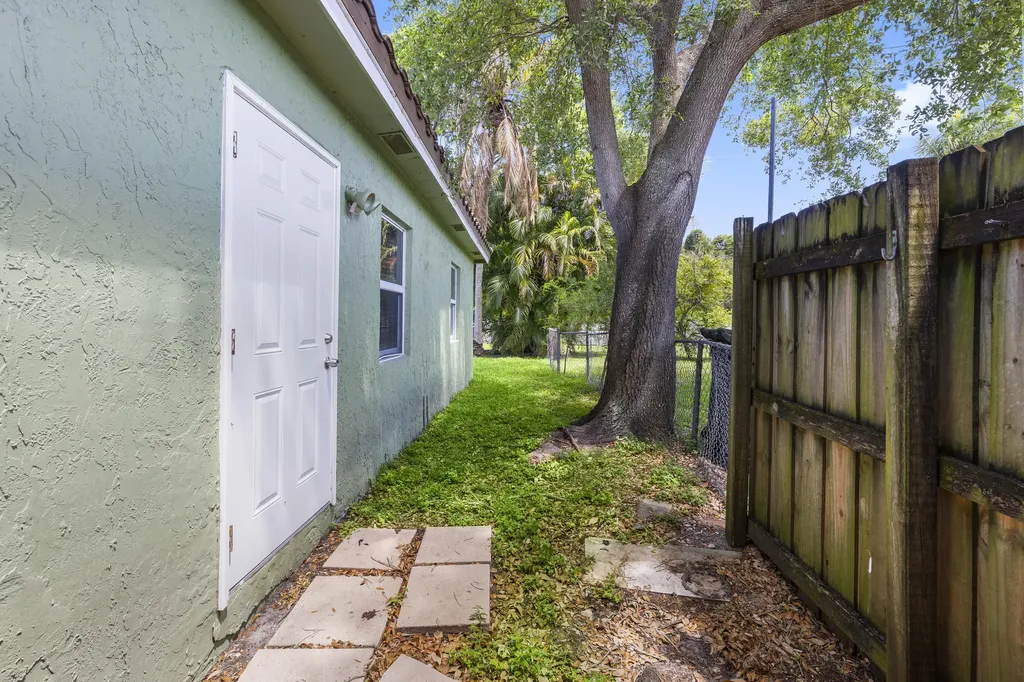2660 SW 12th Terrace Fort Lauderdale FL 33315
