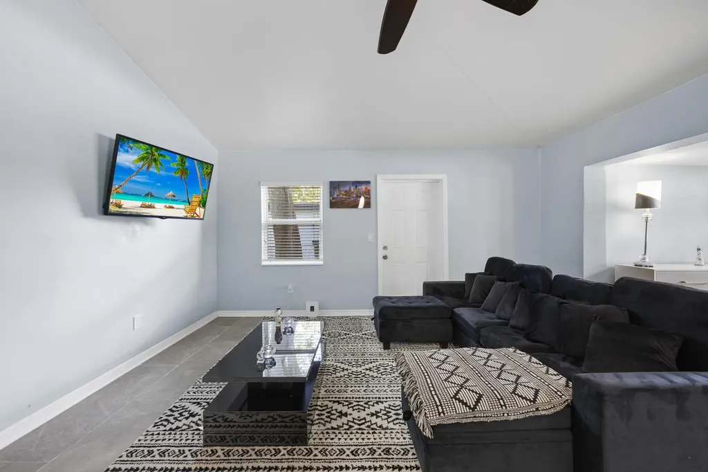 2660 SW 12th Terrace Fort Lauderdale FL 33315