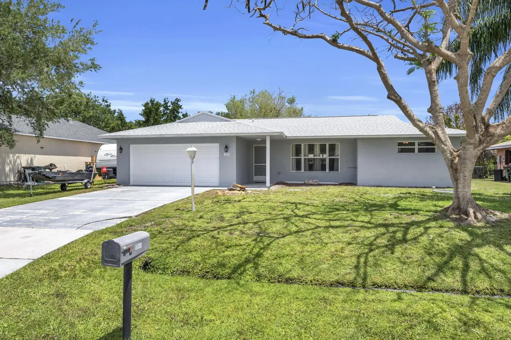 1333 SE Bayharbor Street Port St Lucie FL 34983