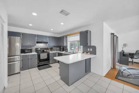 1333 SE Bayharbor Street Port St Lucie FL 34983