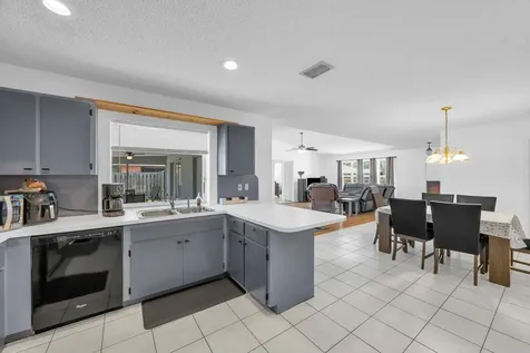 1333 SE Bayharbor Street Port St Lucie FL 34983