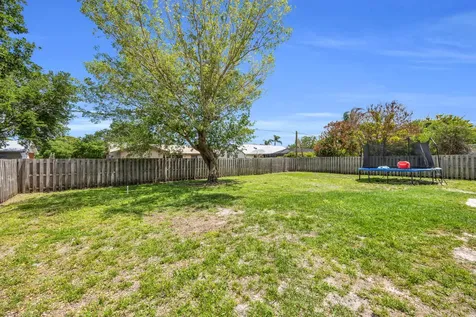 1333 SE Bayharbor Street Port St Lucie FL 34983
