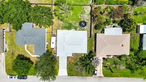 1333 SE Bayharbor Street Port St Lucie FL 34983
