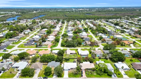 1333 SE Bayharbor Street Port St Lucie FL 34983