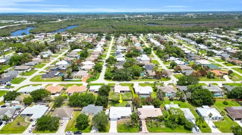 1333 SE Bayharbor Street Port St Lucie FL 34983