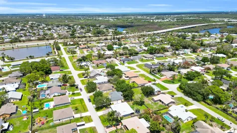 1333 SE Bayharbor Street Port St Lucie FL 34983