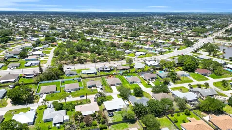 1333 SE Bayharbor Street Port St Lucie FL 34983