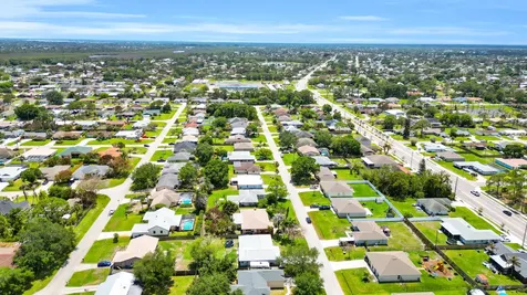 1333 SE Bayharbor Street Port St Lucie FL 34983