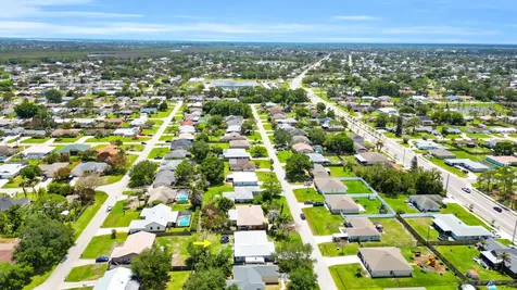 1333 SE Bayharbor Street Port St Lucie FL 34983