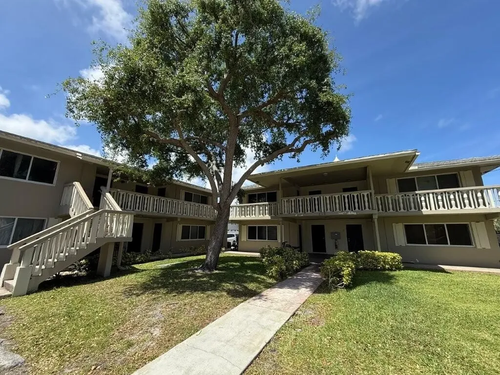 265 SW 7th Street Boca Raton FL 33432