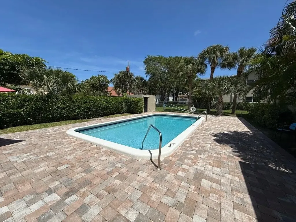 265 SW 7th Street Boca Raton FL 33432