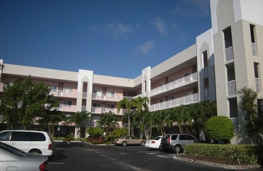 2503 N Nob Hill Road Sunrise FL 33322