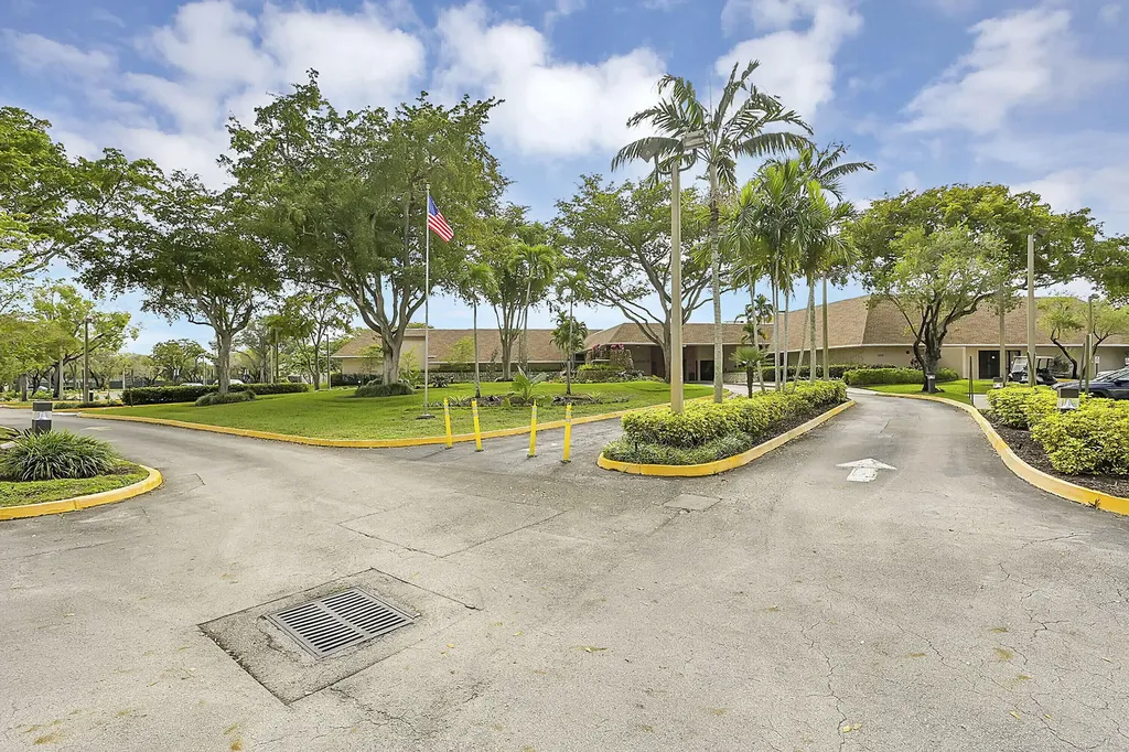 2503 N Nob Hill Road Sunrise FL 33322