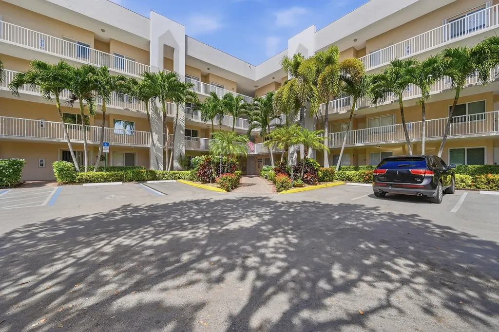 2503 N Nob Hill Road Sunrise FL 33322