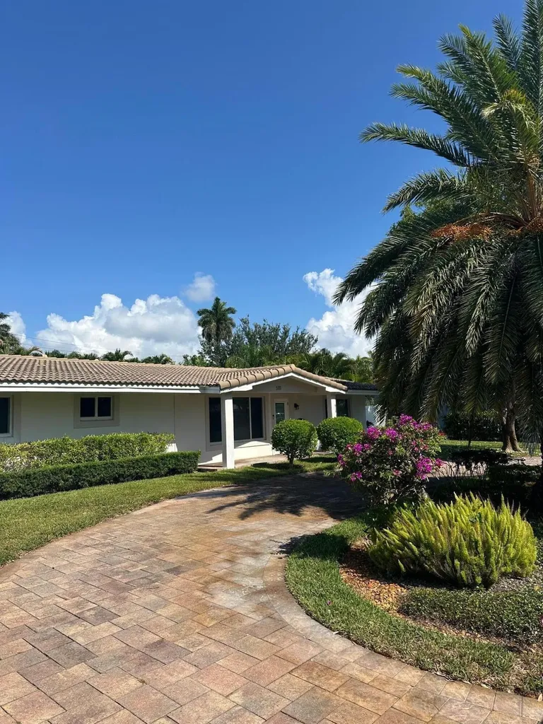 5111 NE 27th Terrace NE Lighthouse Point FL 33064