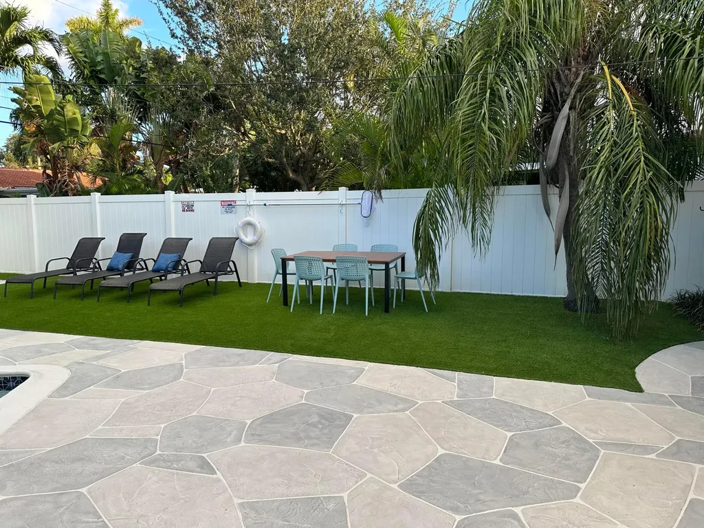 5111 NE 27th Terrace NE Lighthouse Point FL 33064
