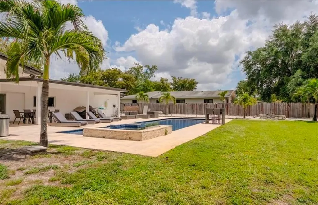 7520 NW 8th Court Plantation FL 33317