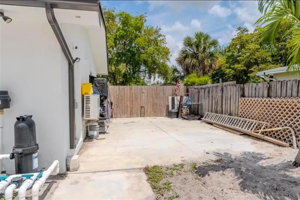 7520 NW 8th Court Plantation FL 33317