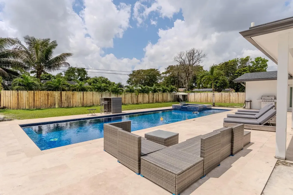 7520 NW 8th Court Plantation FL 33317