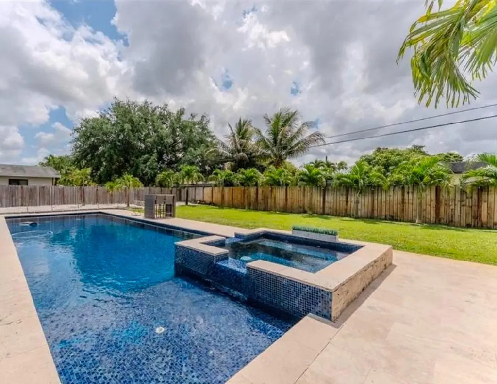 7520 NW 8th Court Plantation FL 33317