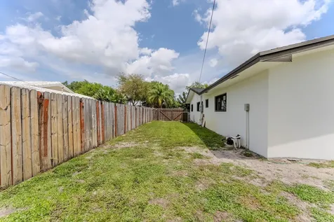 7520 NW 8th Court Plantation FL 33317