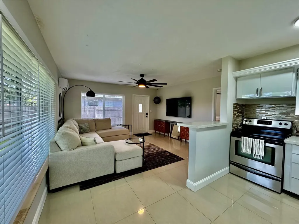 1005 NE 17th Court Fort Lauderdale FL 33305