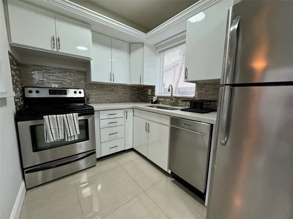 1005 NE 17th Court Fort Lauderdale FL 33305