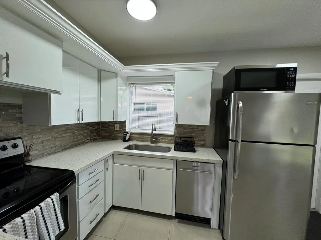 1005 NE 17th Court Fort Lauderdale FL 33305