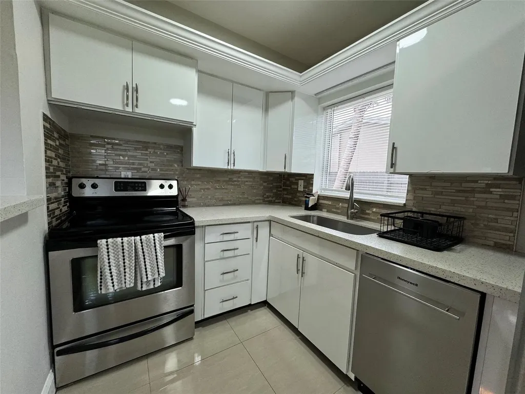 1005 NE 17th Court Fort Lauderdale FL 33305
